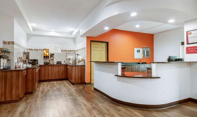 Econo Lodge Franklin Lobby