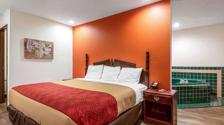 Econo Lodge Franklin Suite