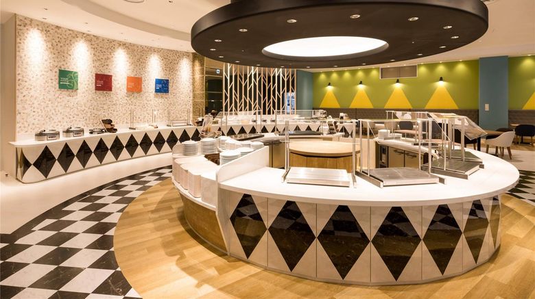 <b>Comfort Suites Tokyo Bay Restaurant</b>. Images powered by <a href="https://iceportal.shijigroup.com/" title="IcePortal" target="_blank">IcePortal</a>.