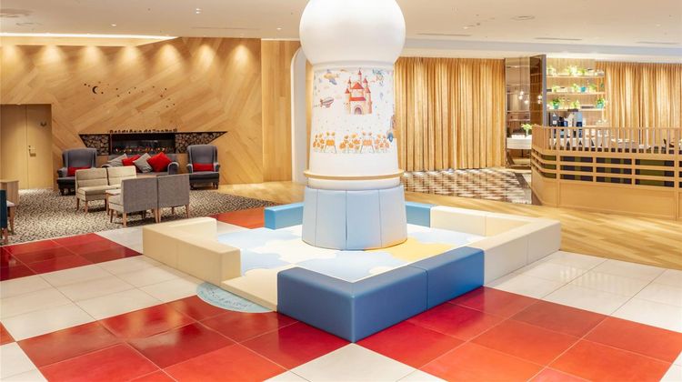 Comfort Suites Tokyo Bay Lobby