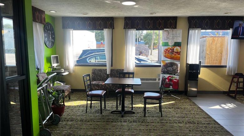 <b>Quality Inn Grand Rapids Lobby</b>. Images powered by <a href="https://iceportal.shijigroup.com/" title="IcePortal" target="_blank">IcePortal</a>.
