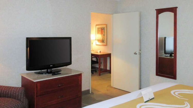 Quality Inn & Suites Albuquerque Suite