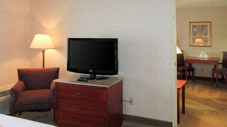 Quality Inn & Suites Albuquerque Suite