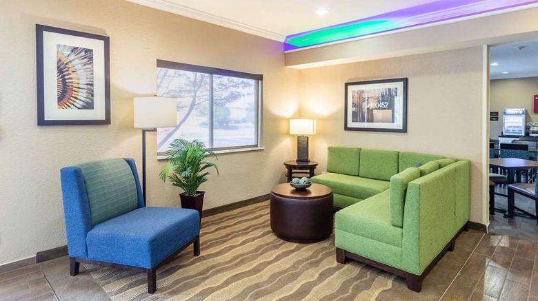 <b>Comfort Inn South Tulsa - Woodland Hills Lobby</b>. Images powered by <a href="https://iceportal.shijigroup.com/" title="IcePortal" target="_blank">IcePortal</a>.
