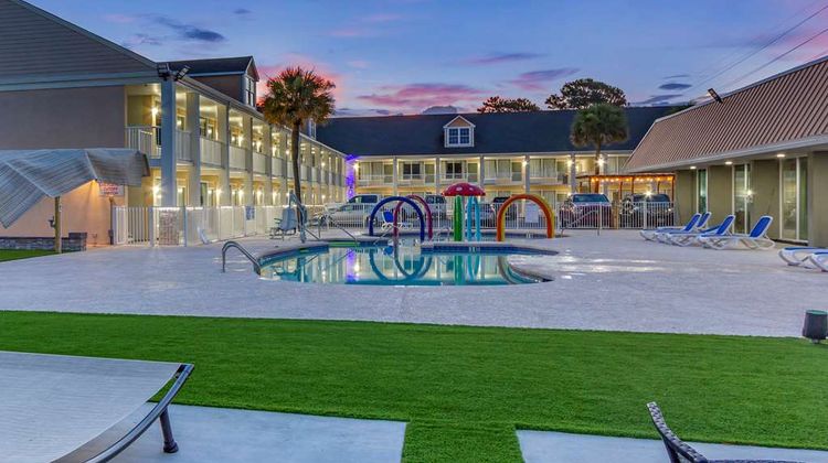 Quality Inn & Suites Pawleys Island Exterior