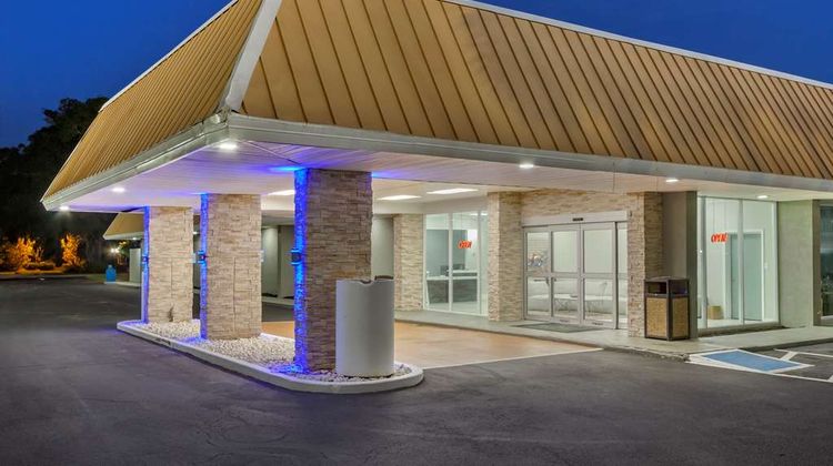 Quality Inn & Suites Pawleys Island Exterior