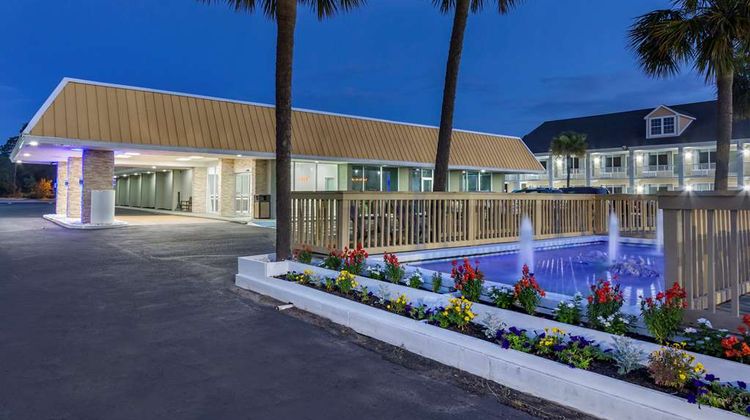 Quality Inn & Suites Pawleys Island Exterior