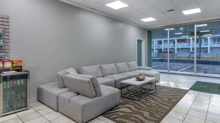 Quality Inn & Suites Pawleys Island Lobby