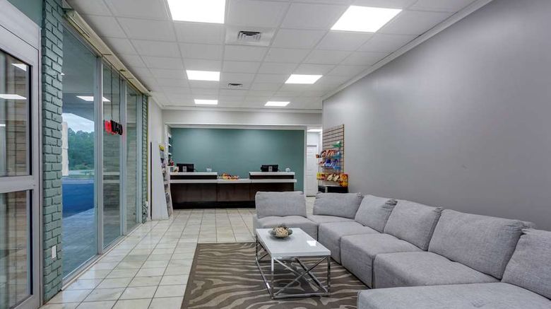 <b>Quality Inn & Suites Pawleys Island Lobby</b>. Images powered by <a href="https://iceportal.shijigroup.com/" title="IcePortal" target="_blank">IcePortal</a>.