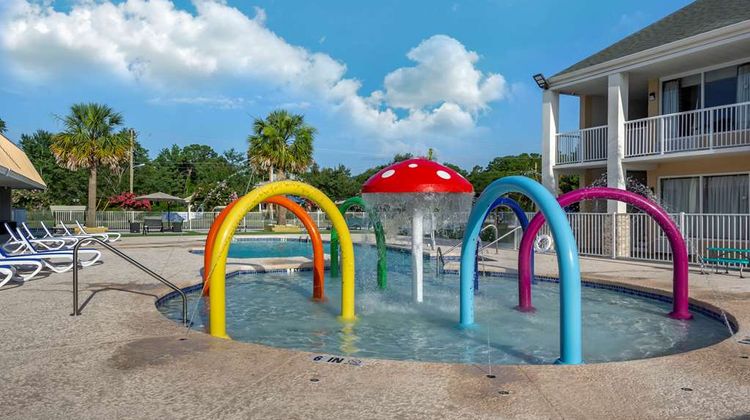 Quality Inn & Suites Pawleys Island Pool