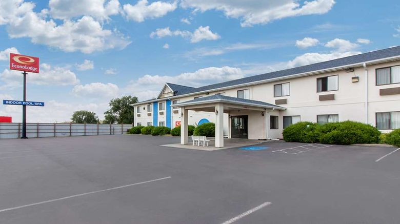 <b>Econo Lodge Chamberlain/Oacoma Exterior</b>. Images powered by <a href="https://iceportal.shijigroup.com/" title="IcePortal" target="_blank">IcePortal</a>.