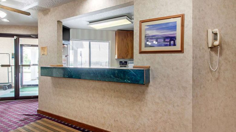 <b>Econo Lodge Chamberlain/Oacoma Lobby</b>. Images powered by <a href="https://iceportal.shijigroup.com/" title="IcePortal" target="_blank">IcePortal</a>.