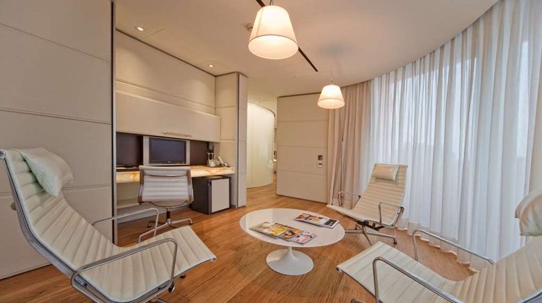 <b>Hotel Puerta America Madrid Suite</b>. Images powered by <a href="https://iceportal.shijigroup.com/" title="IcePortal" target="_blank">IcePortal</a>.