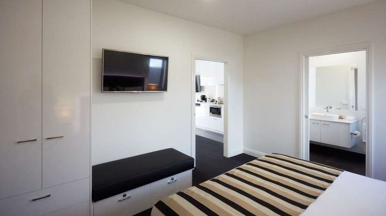 <b>Mansi on Raymond Suite</b>. Images powered by <a href="https://iceportal.shijigroup.com/" title="IcePortal" target="_blank">IcePortal</a>.