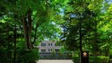Kyukaruizawa Kikyo, Curio Collection Exterior