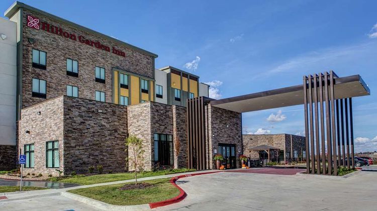 Hilton Garden Inn Topeka Exterior