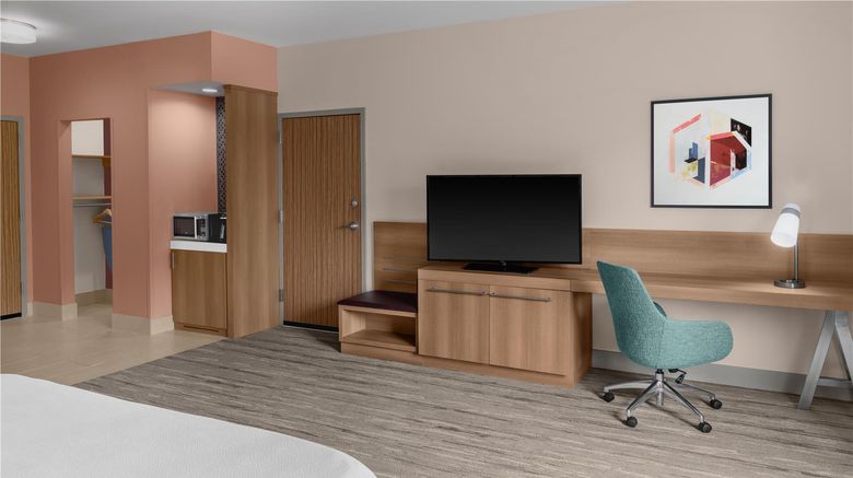 <b>Hilton Garden Inn Topeka Room</b>. Images powered by <a href="https://iceportal.shijigroup.com/" title="IcePortal" target="_blank">IcePortal</a>.