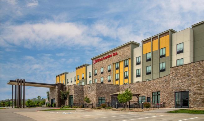 Hilton Garden Inn Topeka Exterior