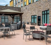 Hilton Garden Inn Topeka Exterior