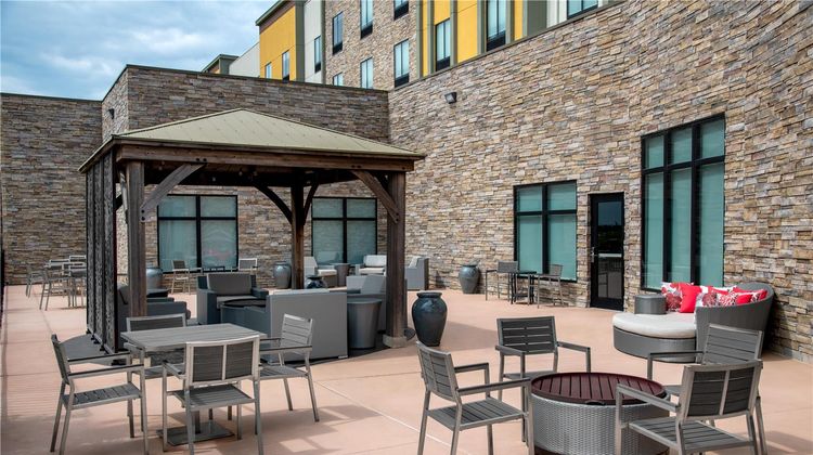 Hilton Garden Inn Topeka Exterior