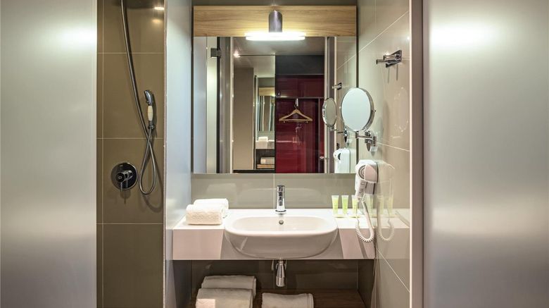 <b>Novotel Curitiba Batel Room</b>. Images powered by <a href="https://iceportal.shijigroup.com/" title="IcePortal" target="_blank">IcePortal</a>.