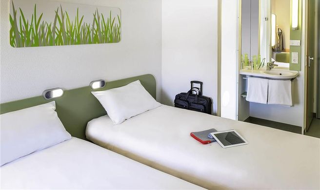 Ibis Budget Dommartin Cuiseaux Exterior
