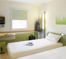Ibis Budget Dommartin Cuiseaux Exterior