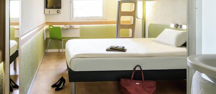 Ibis Budget Dommartin Cuiseaux Exterior