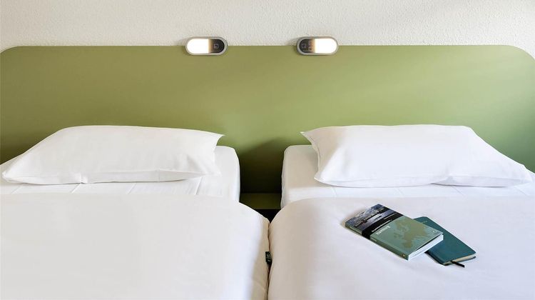 Ibis Budget Dommartin Cuiseaux Exterior
