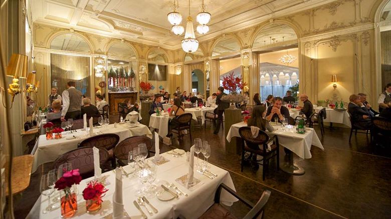 <b>Hotel Schweizerhof Luzern Restaurant</b>. Images powered by <a href="https://iceportal.shijigroup.com/" title="IcePortal" target="_blank">IcePortal</a>.