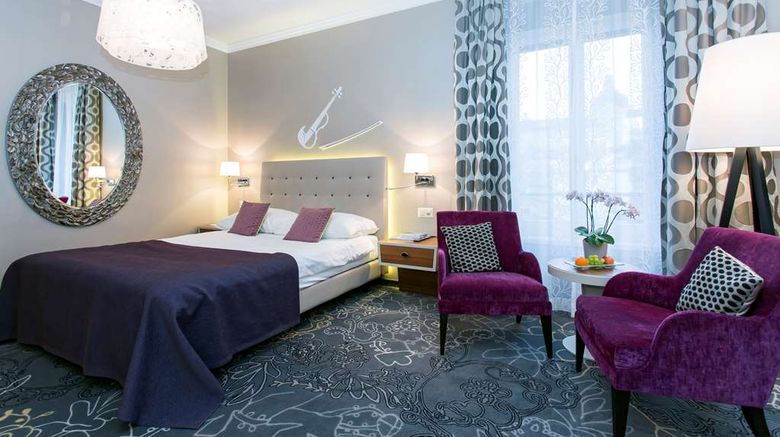 <b>Hotel Schweizerhof Luzern Room</b>. Images powered by <a href="https://iceportal.shijigroup.com/" title="IcePortal" target="_blank">IcePortal</a>.