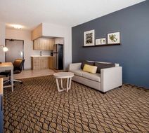 Days Inn & Suites Rochester Hills Room
