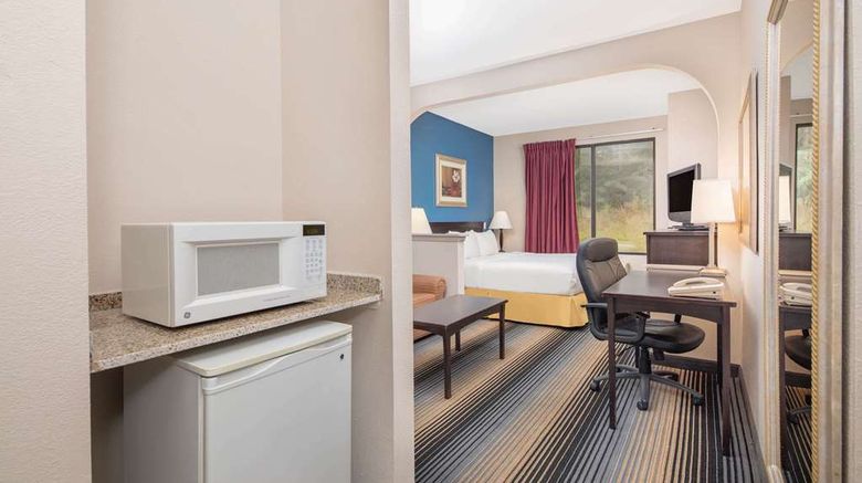 <b>Baymont Inn & Suites Room</b>. Images powered by <a href="https://iceportal.shijigroup.com/" title="IcePortal" target="_blank">IcePortal</a>.