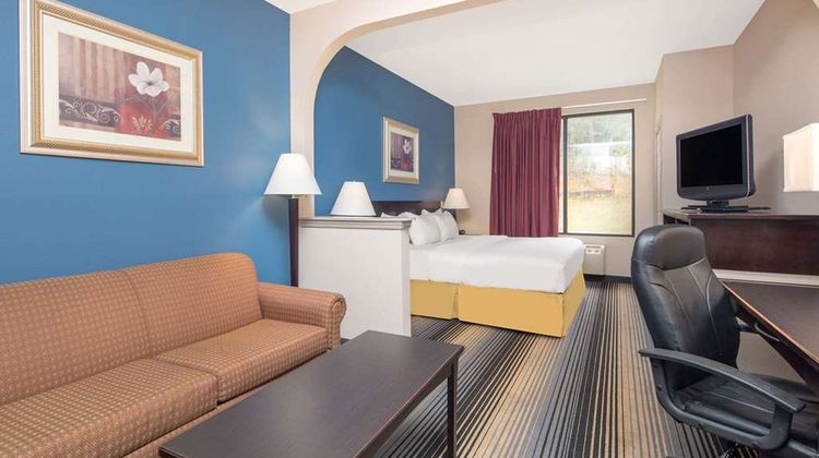 Baymont Inn & Suites Suite