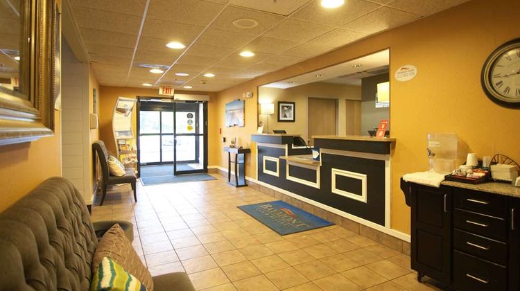 Baymont Inn & Suites Portage Lobby