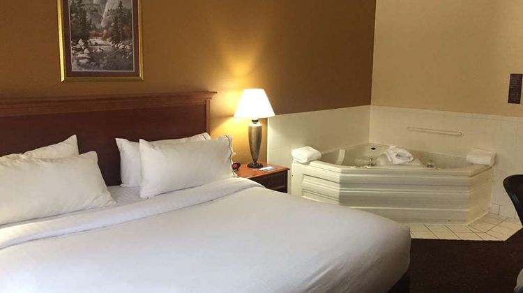 Baymont Inn & Suites Portage Room