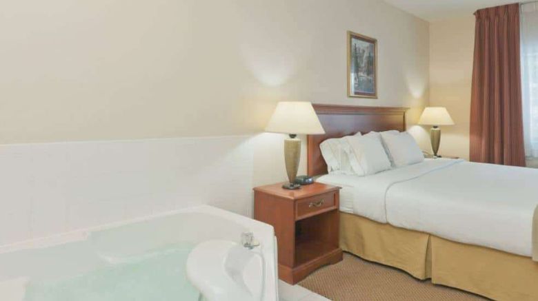 <b>Baymont Inn & Suites Portage Room</b>. Images powered by <a href="https://iceportal.shijigroup.com/" title="IcePortal" target="_blank">IcePortal</a>.
