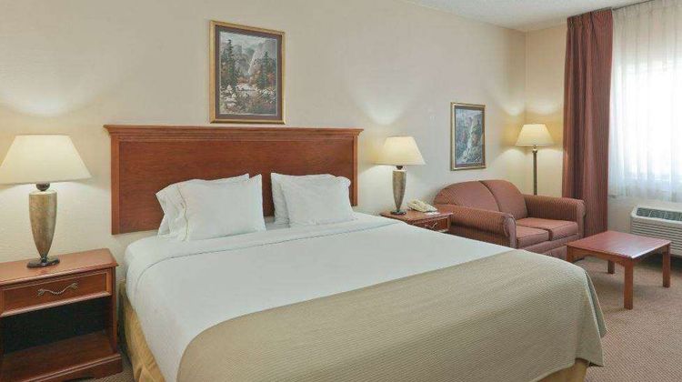 Baymont Inn & Suites Portage Room