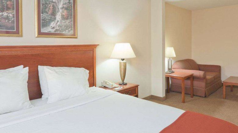 <b>Baymont Inn & Suites Portage Room</b>. Images powered by <a href="https://iceportal.shijigroup.com/" title="IcePortal" target="_blank">IcePortal</a>.