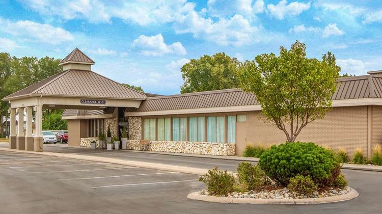 Ramada by Wyndham Midtown Grand Island Exterior