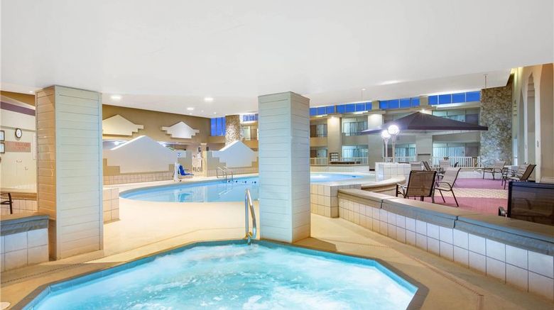 <b>Ramada by Wyndham Midtown Grand Island Pool</b>. Images powered by <a href="https://iceportal.shijigroup.com/" title="IcePortal" target="_blank">IcePortal</a>.