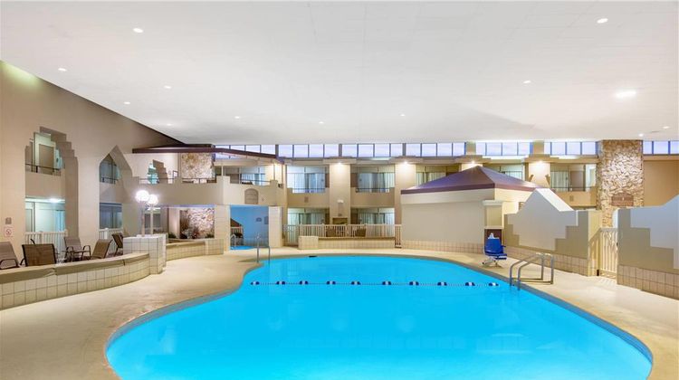 Ramada by Wyndham Midtown Grand Island Pool