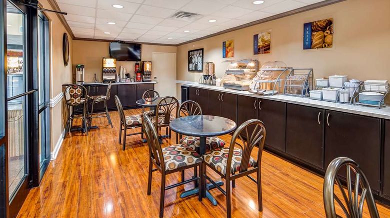 <b>SureStay Plus by Best Western Alvin Restaurant</b>. Images powered by <a href="https://iceportal.shijigroup.com/" title="IcePortal" target="_blank">IcePortal</a>.