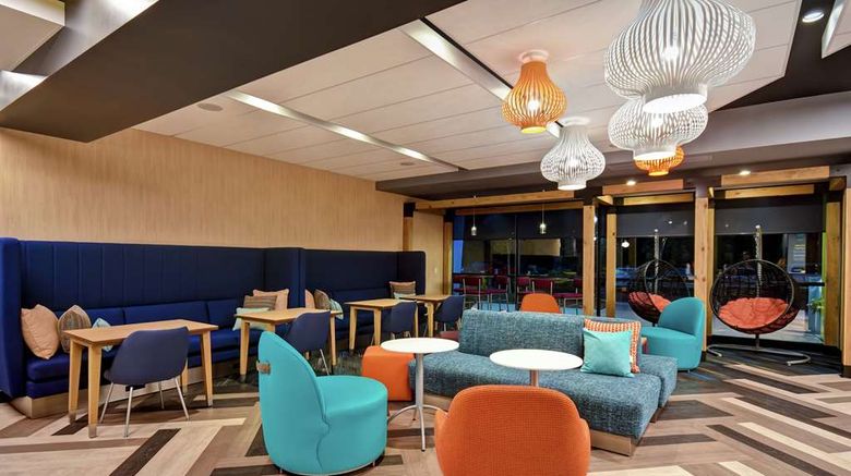 <b>Tru by Hilton Sterling Heights Detroit Lobby</b>. Images powered by <a href="https://iceportal.shijigroup.com/" title="IcePortal" target="_blank">IcePortal</a>.