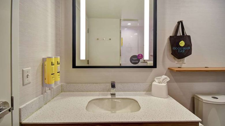 <b>Tru by Hilton Sterling Heights Detroit Room</b>. Images powered by <a href="https://iceportal.shijigroup.com/" title="IcePortal" target="_blank">IcePortal</a>.