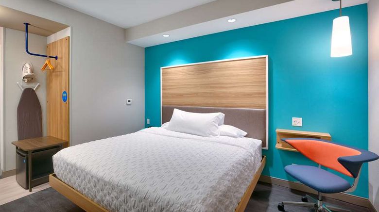 <b>Tru by Hilton St. George Room</b>. Images powered by <a href="https://iceportal.shijigroup.com/" title="IcePortal" target="_blank">IcePortal</a>.
