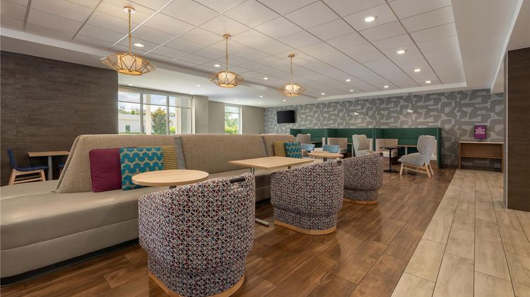 Home2 Suites by Hilton Brandon Lobby