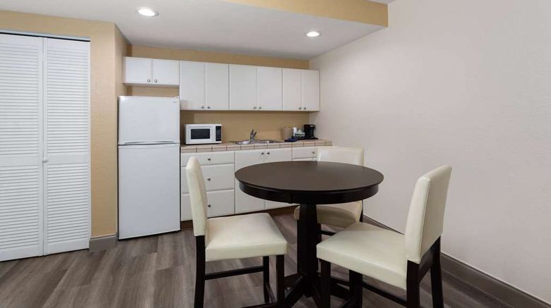 <b>Baymont Inn & Suites Punta Gorda Suite</b>. Images powered by <a href="https://iceportal.shijigroup.com/" title="IcePortal" target="_blank">IcePortal</a>.