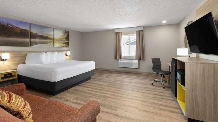 Days Inn by Wyndham Carthage Suite