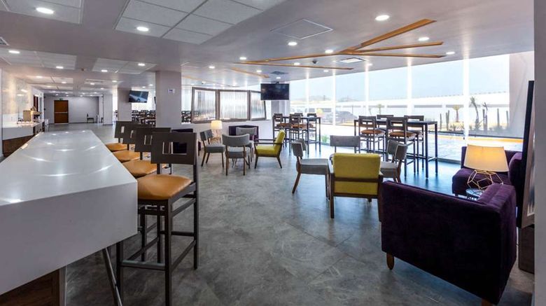<b>Comfort Inn & Suites Los Cabos Lobby</b>. Images powered by <a href="https://iceportal.shijigroup.com/" title="IcePortal" target="_blank">IcePortal</a>.